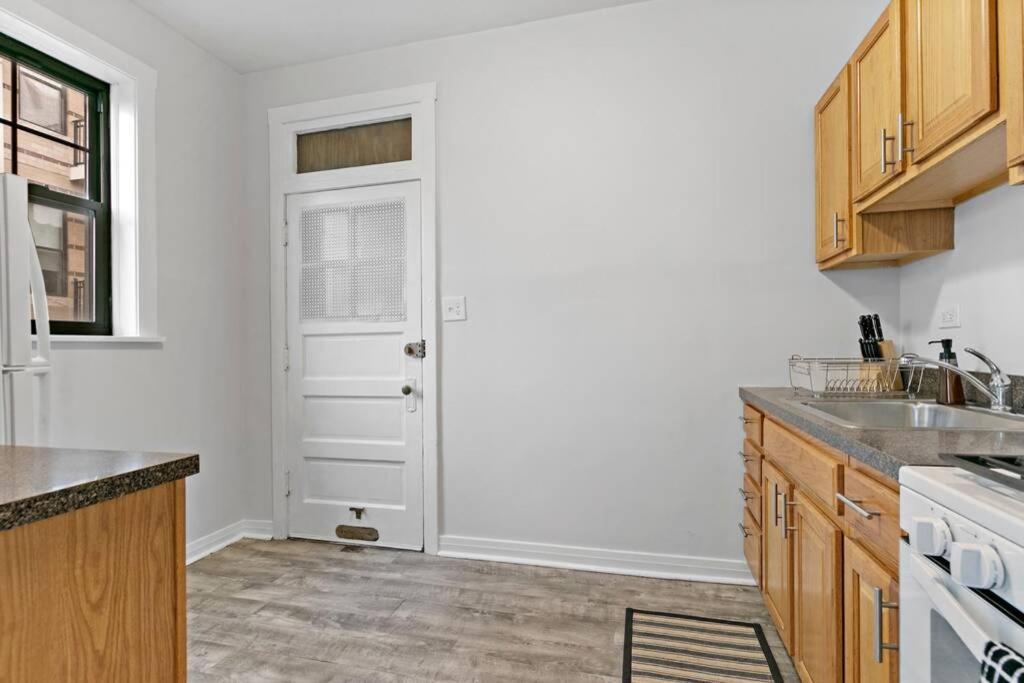 Well-Furnished 1Br Apt In Popular Spot - Belmont J3 Чикаго Екстериор снимка