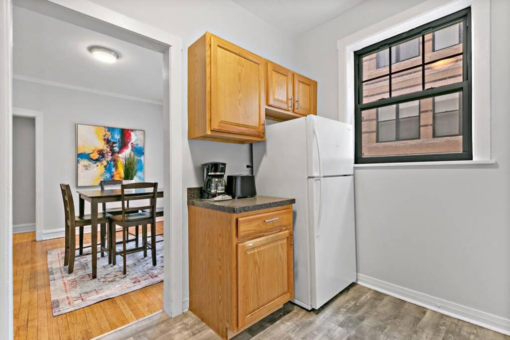 Well-Furnished 1Br Apt In Popular Spot - Belmont J3 Чикаго Екстериор снимка