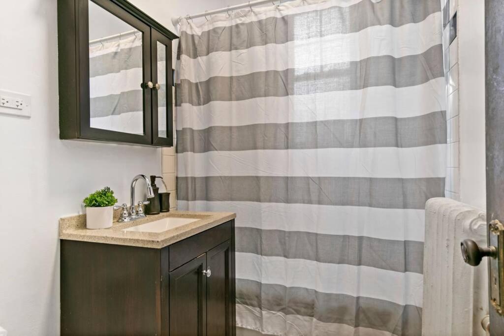 Well-Furnished 1Br Apt In Popular Spot - Belmont J3 Чикаго Екстериор снимка