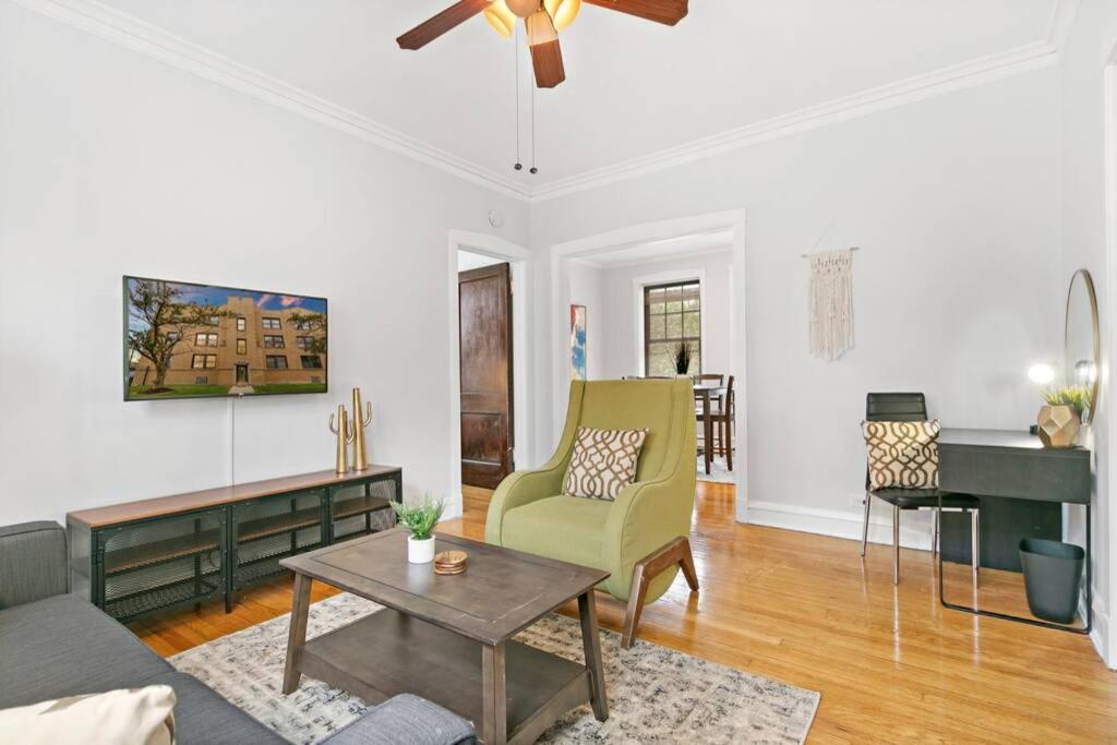 Well-Furnished 1Br Apt In Popular Spot - Belmont J3 Чикаго Екстериор снимка